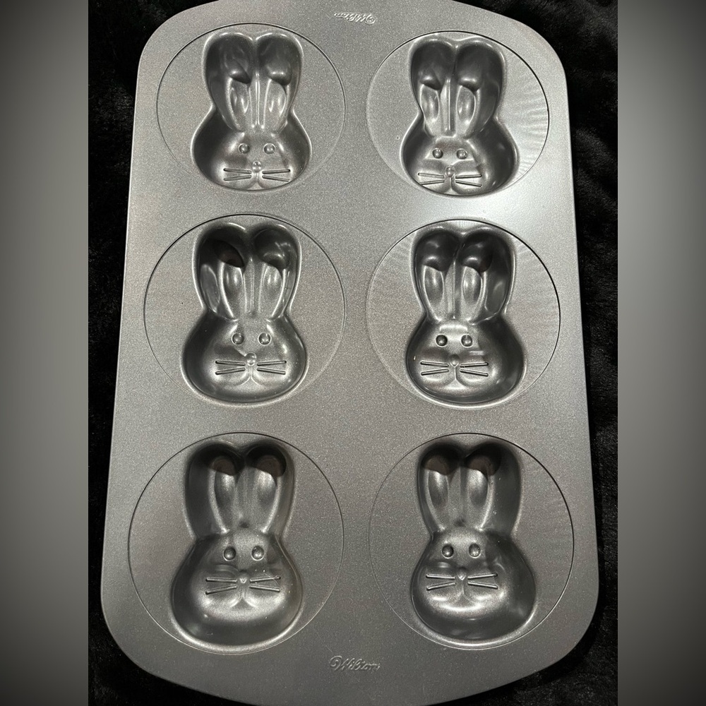 Wilton Silver Bunny Cakelet Pan
